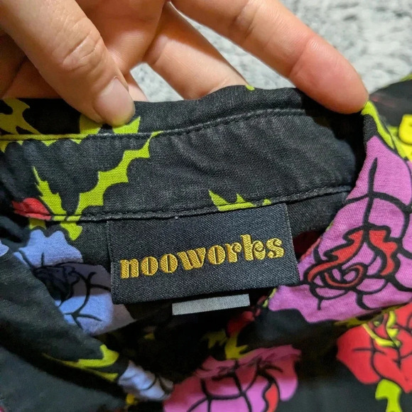Nooworks Black Blouse Joyce Shirt Thorny Rose Top Short Sleeve Button Up Small - Picture 5 of 8